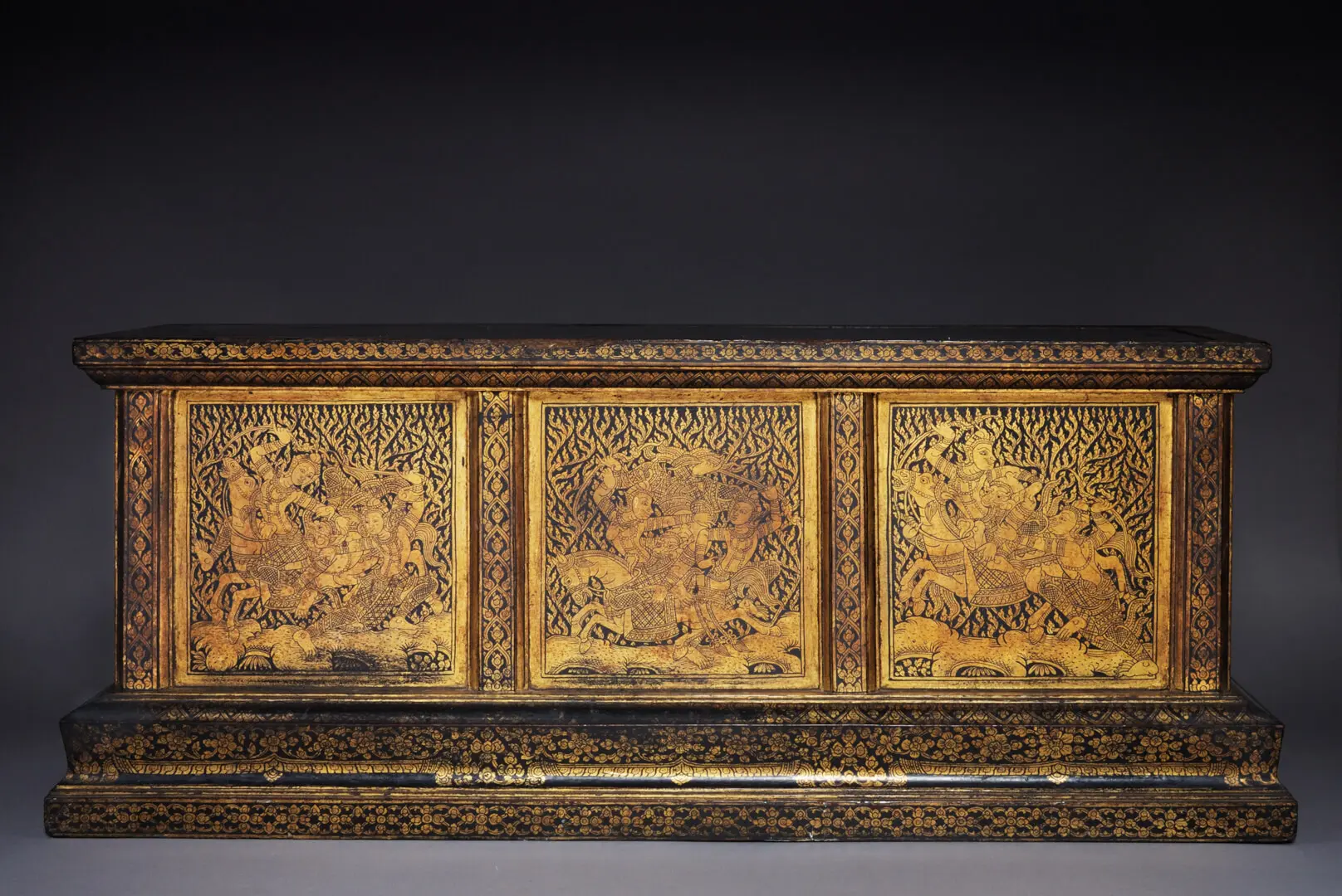 Caixa de sutras – Tailândia, Madeira de teca, laca, ouro, Thonburi – Período Rattanakosin, Séc. XVIII (2ª metade), CA-CFC.810