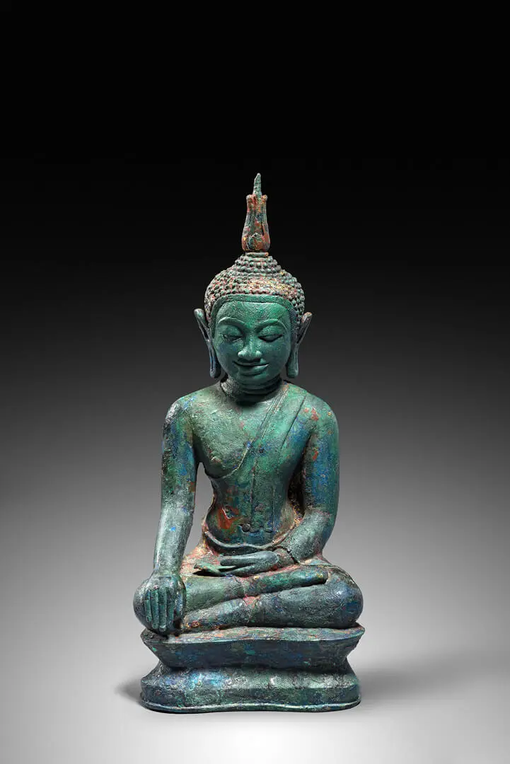Figura de Buda subjugando Mara – Tailândia, Bronze, Escola de Ayutthaya, Séc. XIV (2ª metade)