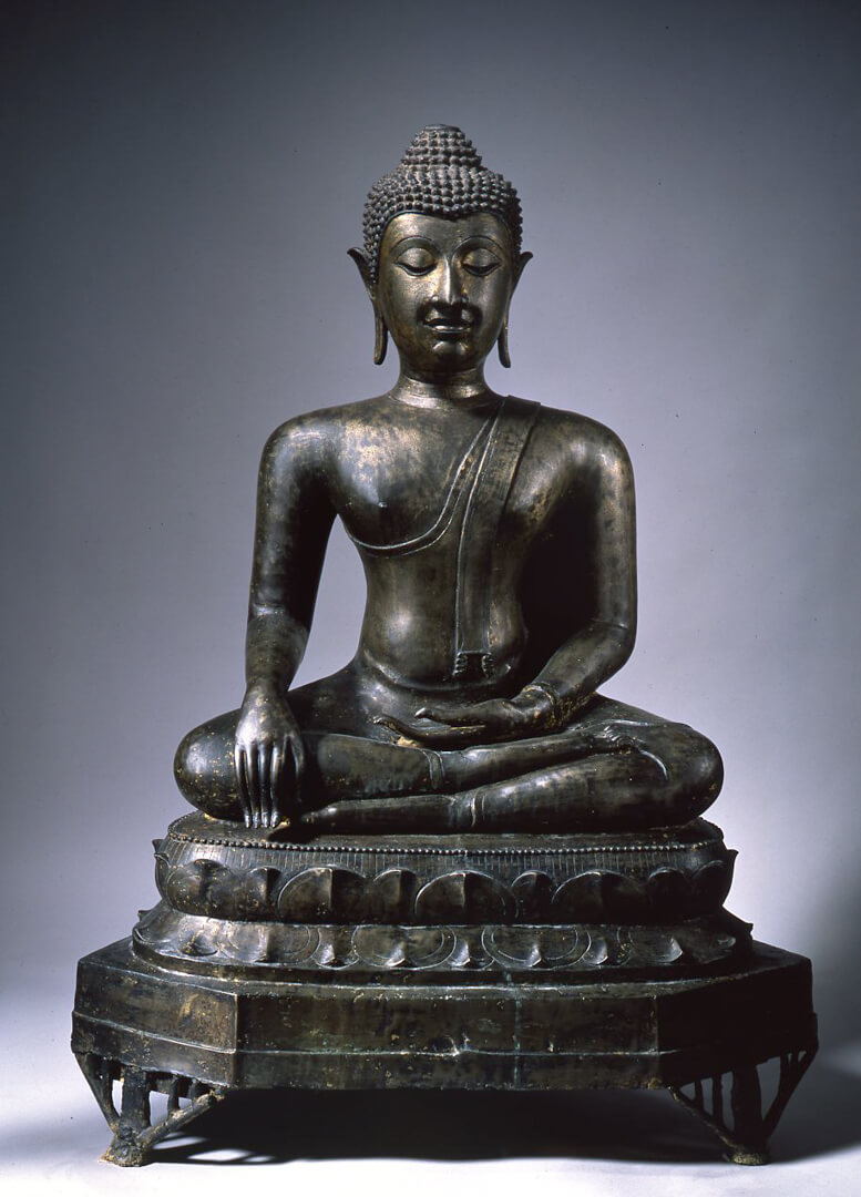 Figura de Buda Shakyamuni subjugando Mara