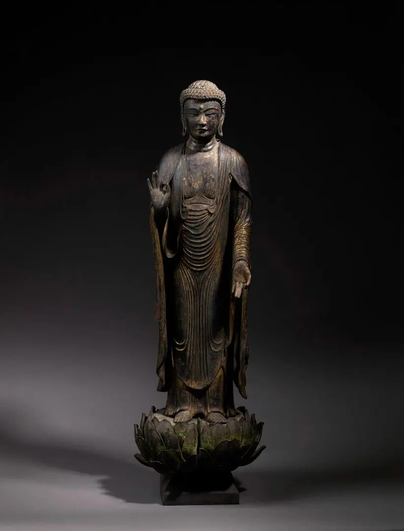 Figura de Buda Amida – Japão, Madeira, laca, ouro, olhos em cristal de rocha., Período Heian, séc. XII