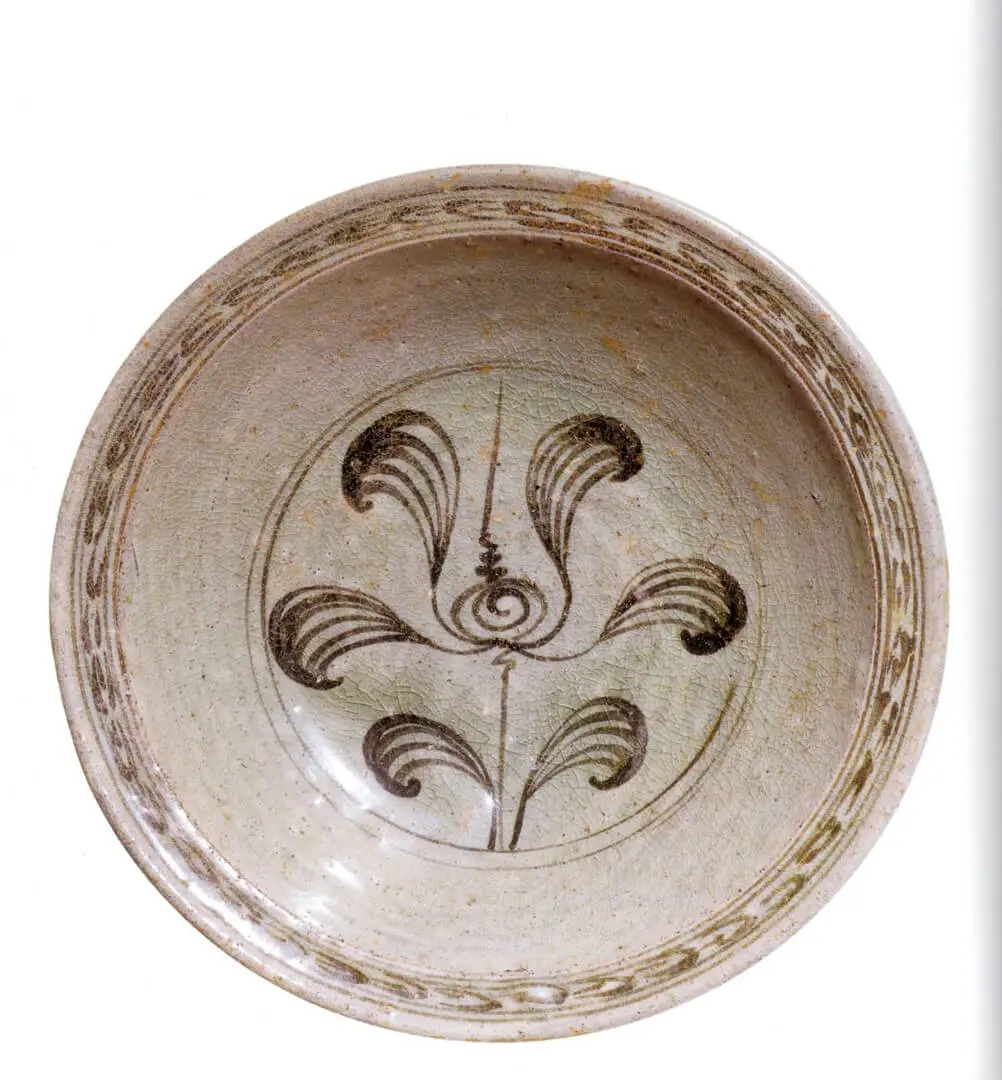 Prato – Tailândia, Grés, óxido de ferro sob o vidrado, Sawankhalok, Séc. XIV/XV