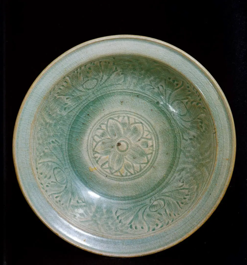 Prato – Tailândia, Grés, vidrado céladon, Sawankhalok, Séc. XV (meados), CA-CFC.187