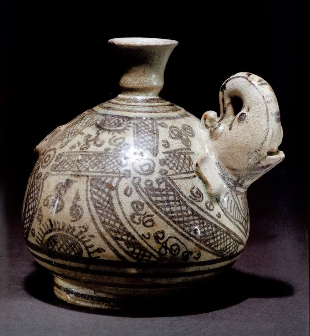 Jarro de água (Kendi) – Tailândia, Grés, óxido de ferro sob vidrado, Sawankhalok, Século XVI, CA-CFC.209
