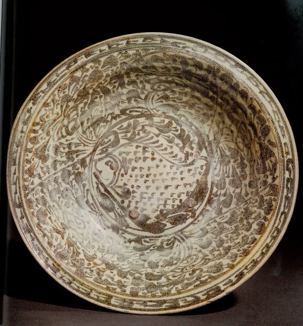 Prato – Tailândia, Grés, óxido de ferro sob o vidrado, Sukhothai, Séc. XV, CA-CFC.283