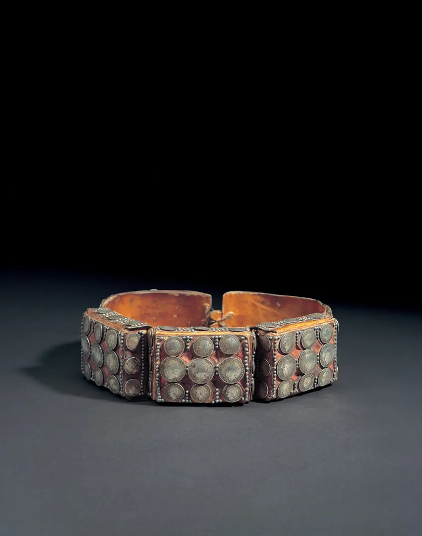 Belt – Indonesia / Timor, Leather, silver, silver coins, Timor, 10th c. (early)
