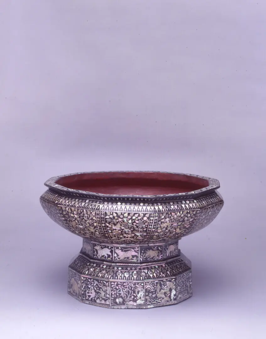 Offering tray – Thailand, Bamboo, mother-of-pearl, Rattanakosin period, 19th c. (mid), CA-CFC.786