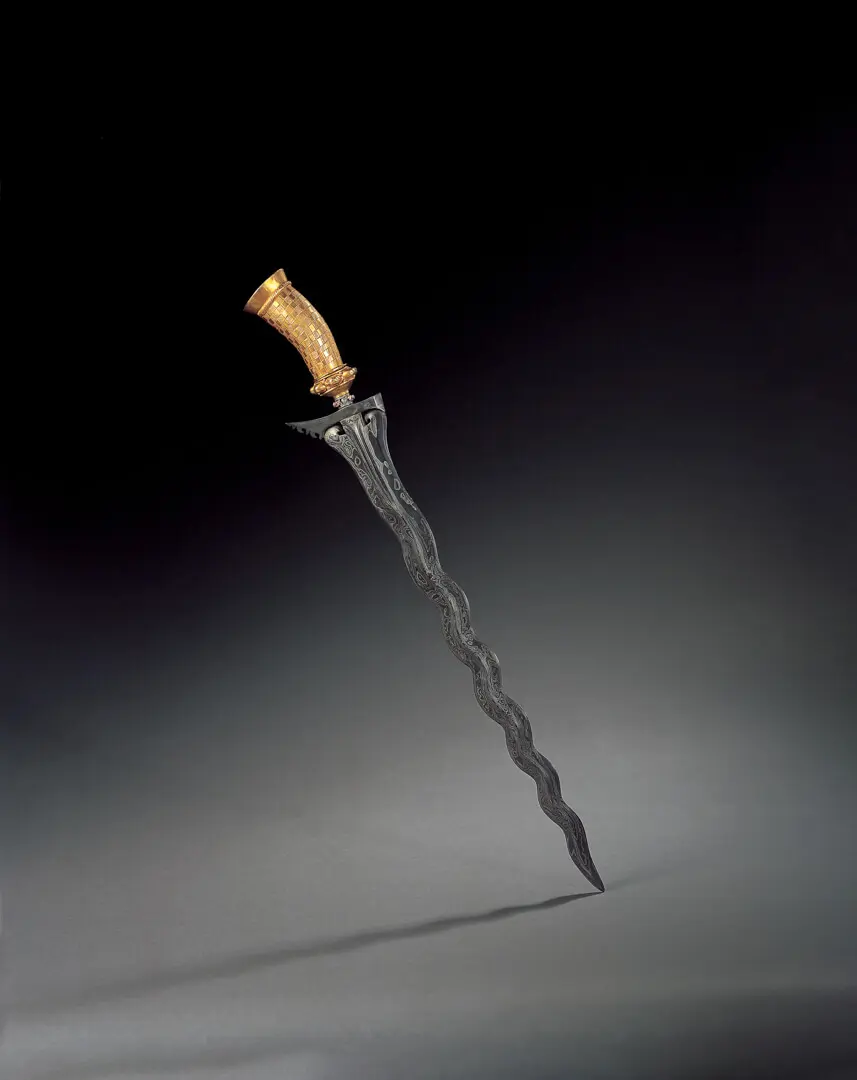 Dagger (Kris) – Indonesia / Timor, Iron, wood, Borneo diamonds, gold, lacquer, Bali, 19th c.