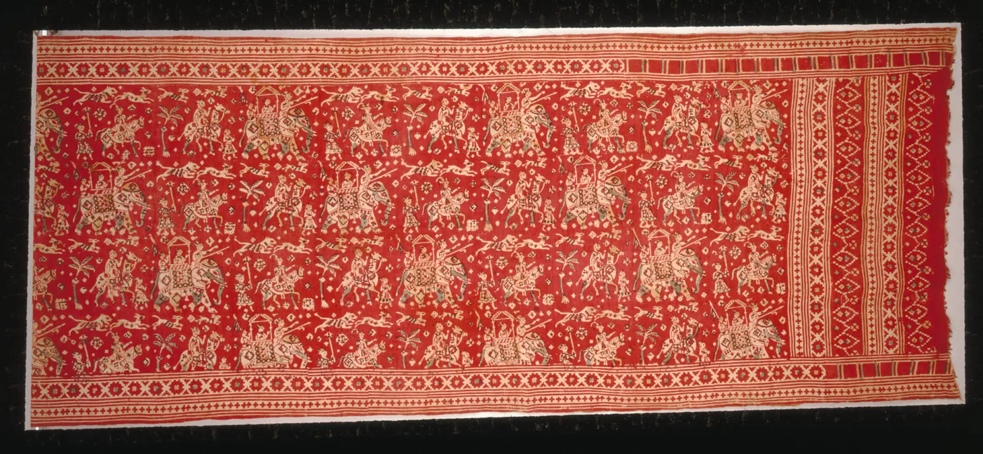 Textile with hunting scene – India, Cotton, block-printed, mordants, pigments, For the Indonesian market, Gujarat, India, 17th/18th c.