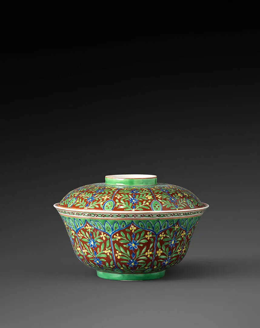Taça bencharong com tampa – Tailândia, Porcelana, esmaltes, China para o mercado tailandês, Período Rattanakosin, Séc. XIX (2ª metade), CA-CFC.413