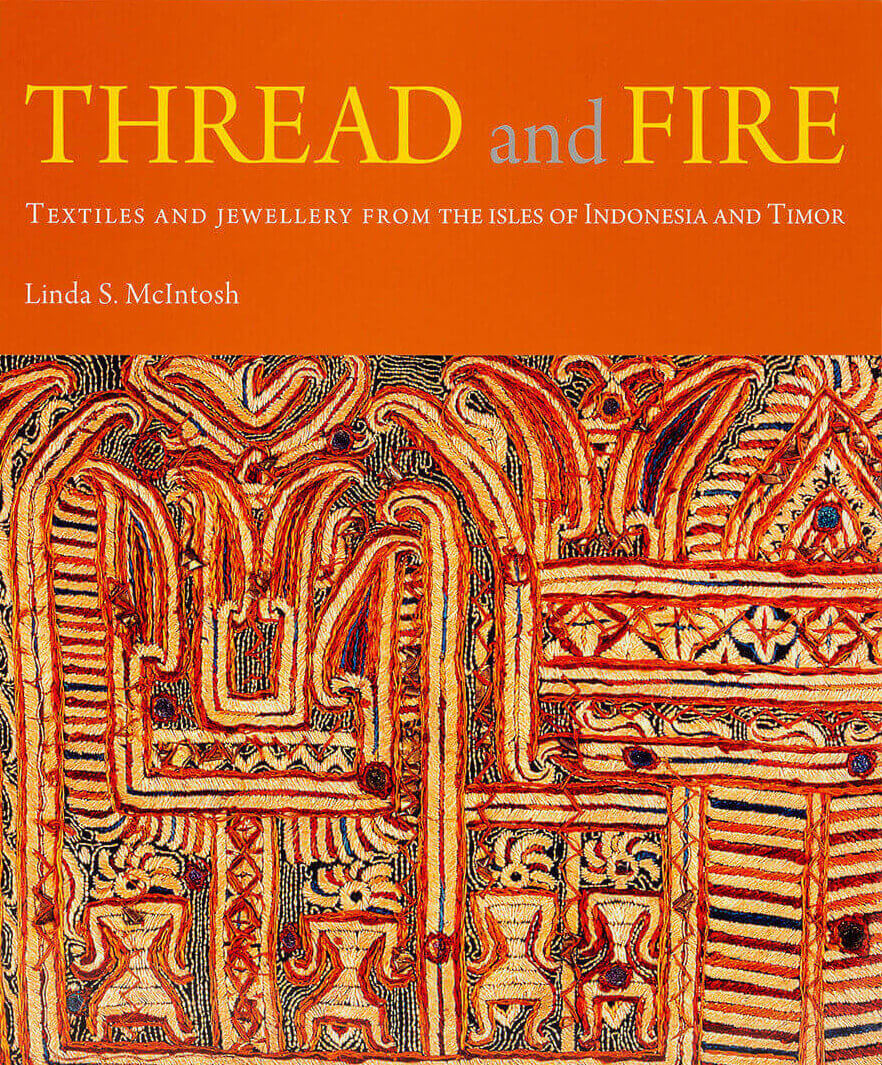 Livro: Thread and Fire. Textiles and jewellery from the isles of Indonesia and Timor, de Linda S. McIntosh