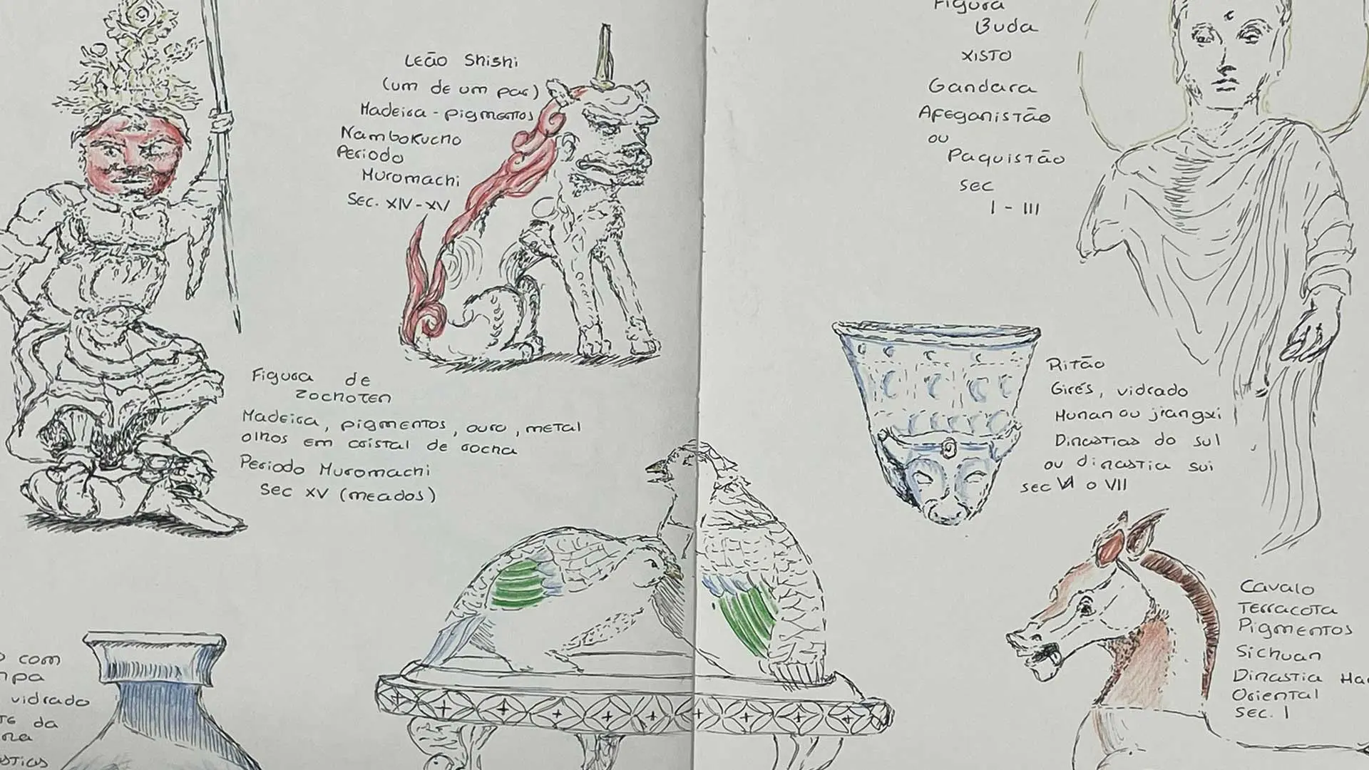 Caderno aberto com desenhos a tinta de peças da coleção — figuras, um leão, um vaso e um cavalo — com notas manuscritas